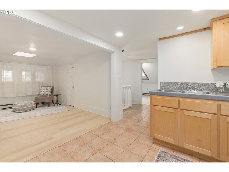 More Photos Of 1492 Pearl St, Eugene Office For Sale