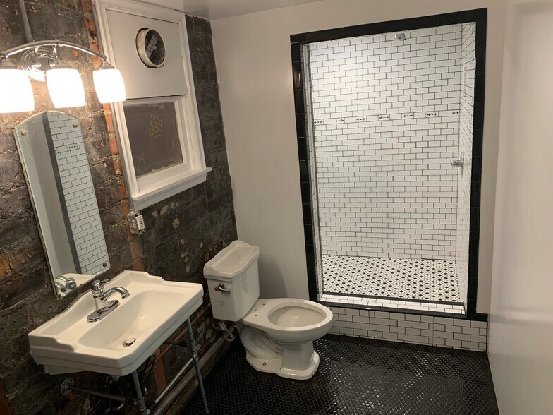 More Photos Of 607 W Whittier Blvd, Montebello Storefront For Sale