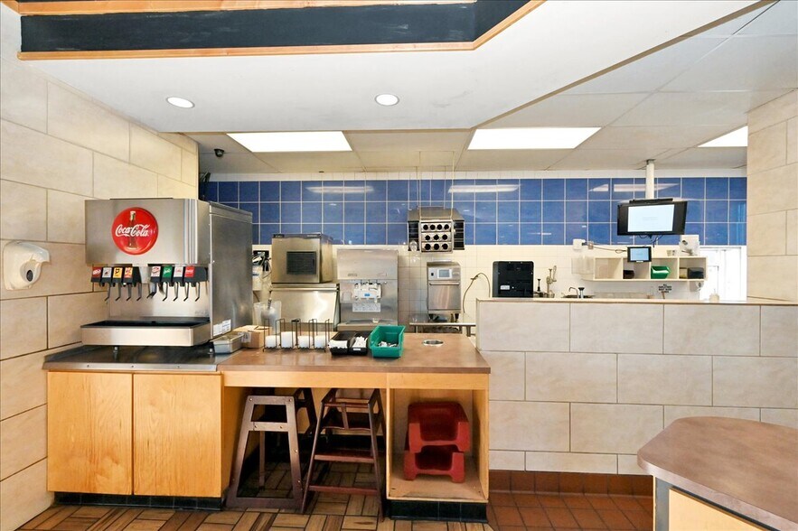 More Photos Of 812 Main St NE, Hanceville Fast Food For Sale