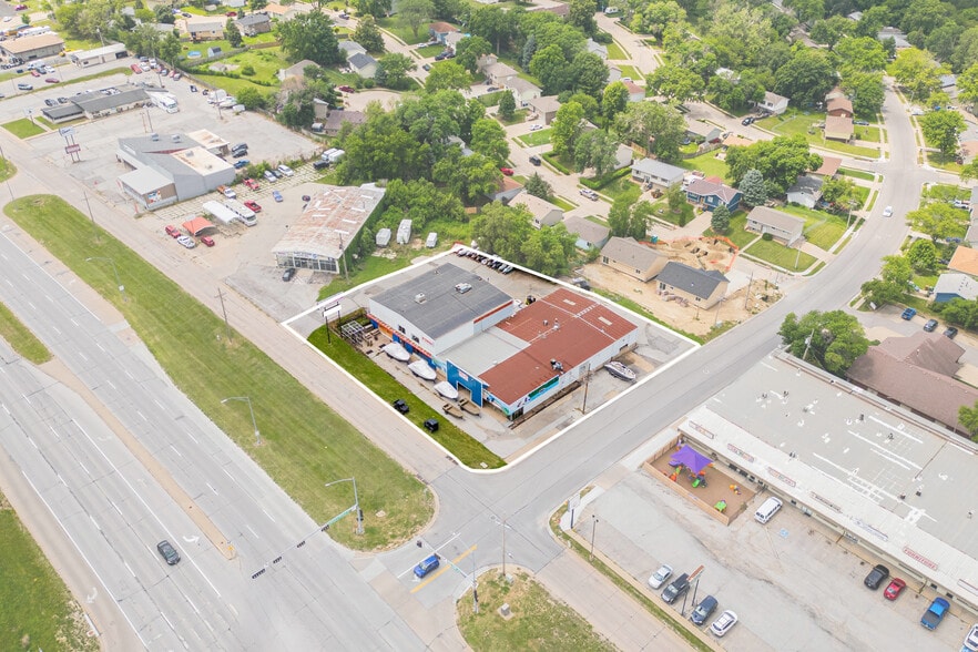 More Photos Of 812 Fort Crook Rd S, Bellevue Showroom For Sale