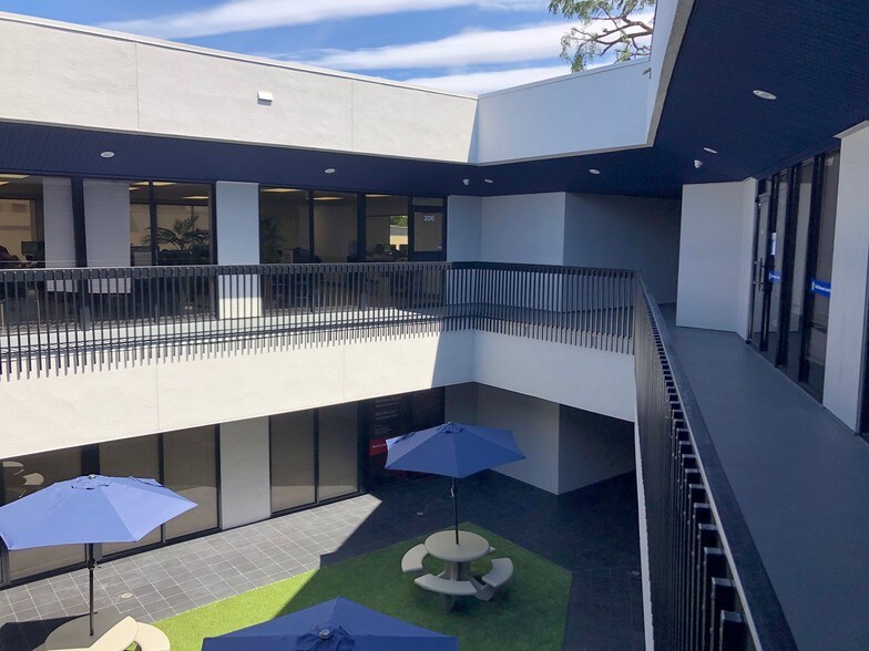 More Photos Of 2540 Foothill Blvd, La Crescenta Office For Lease