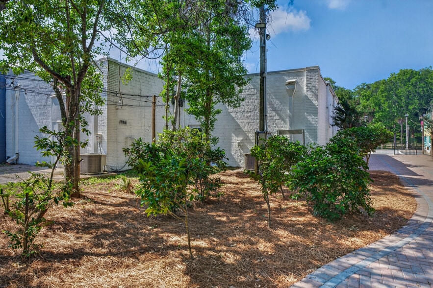 More Photos Of 142 & 144 US-98 Miracle Strip Pky, Fort Walton Beach Storefront For Sale