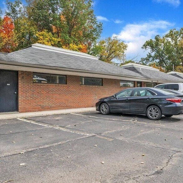 More Photos Of 25400-25430 Goddard Rd, Taylor Medical For Sale