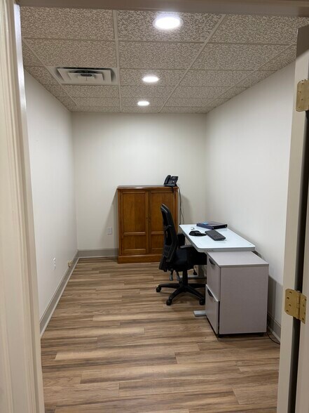 More Photos Of 823 Chickamauga Ave, Rossville Office For Lease