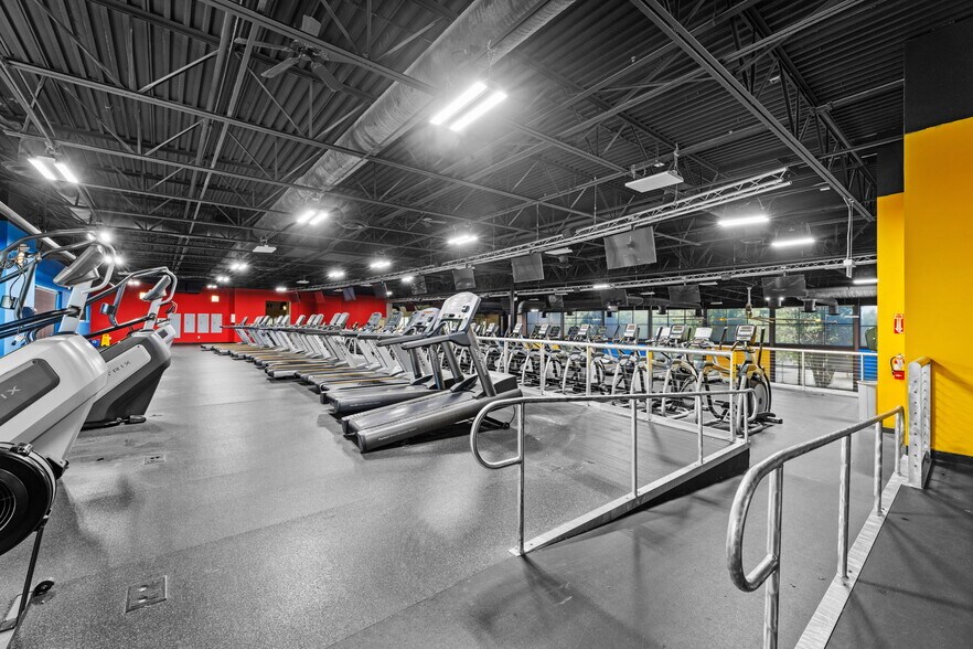 More Photos Of 1900 Del Paso Rd, Sacramento Health Club For Lease