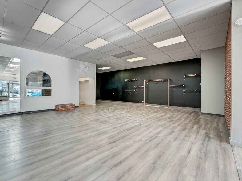 More Photos Of 622 3 St SE, Medicine Hat General Retail For Lease