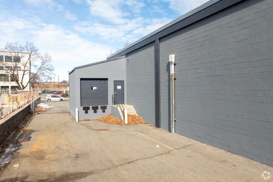 More Photos Of 612-616 Dwight St, Springfield Warehouse For Lease