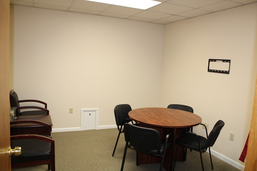 More Photos Of 20 W Lancaster Ave, Shillington Office For Lease