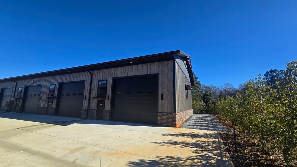 Primary Photo Of 144 McCrary Rd, Mooresville Flex For Lease