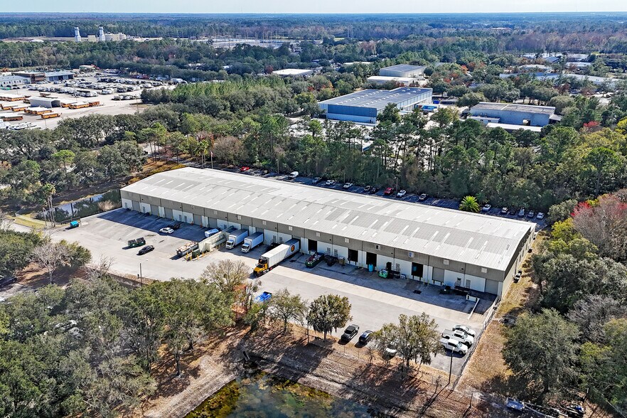 More Photos Of 11210 E Phillips Industrial Blvd, Jacksonville Warehouse For Lease