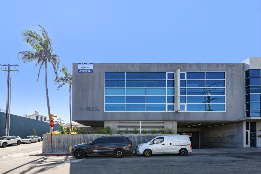 More Photos Of 601 Cypress Ave, Hermosa Beach Light Distribution For Lease