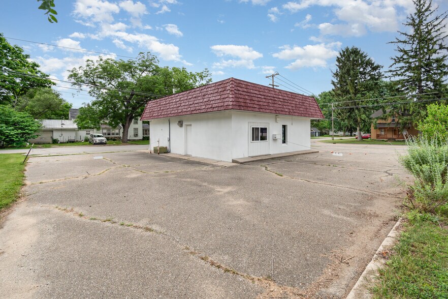 More Photos Of 725 E Center St, Ithaca Showroom For Sale