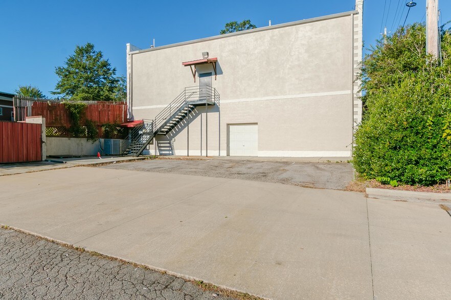 More Photos Of 203 Brooks St, Wake Forest Freestanding For Sale