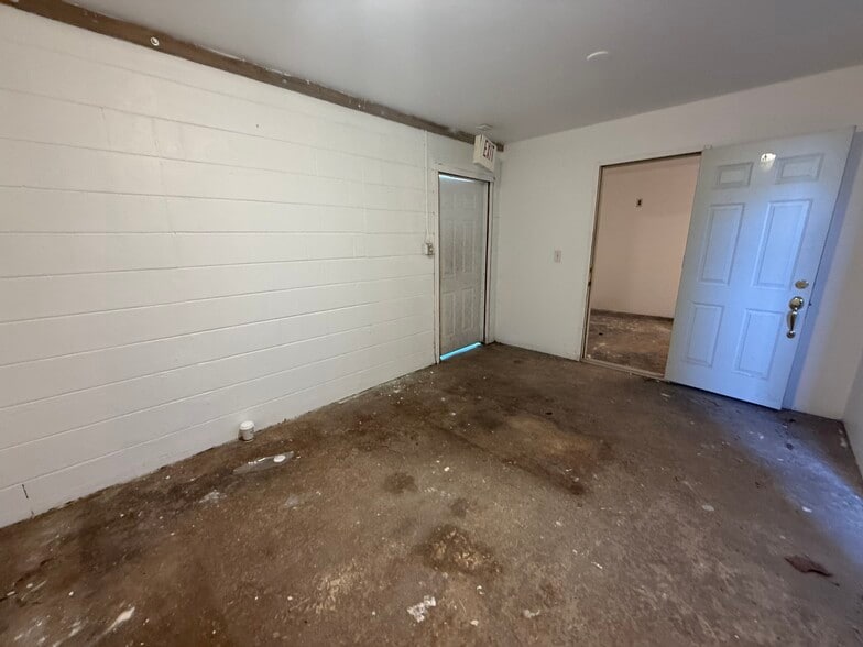 More Photos Of 1602 Combee Rd, Lakeland Warehouse For Lease