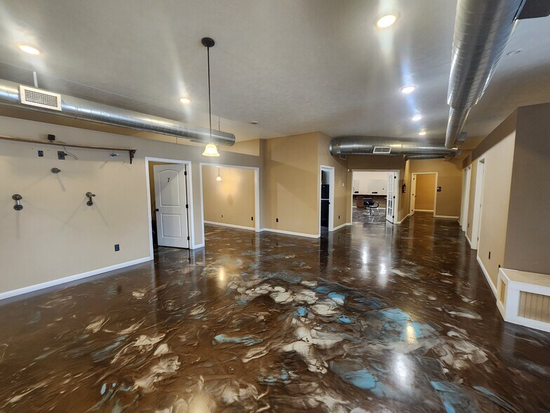 More Photos Of 109 W Poplar St, Harrisburg Specialty For Sale