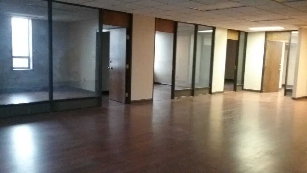 More Photos Of 600 Clifty St, Somerset Office For Lease