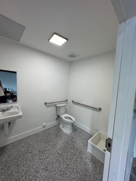 More Photos Of 1301-1325 S Powerline Rd, Pompano Beach Unknown For Lease