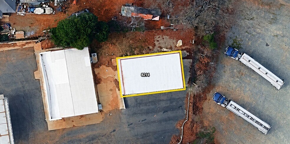 More Photos Of 8214 Moores Chapel Rd, Charlotte Showroom For Lease