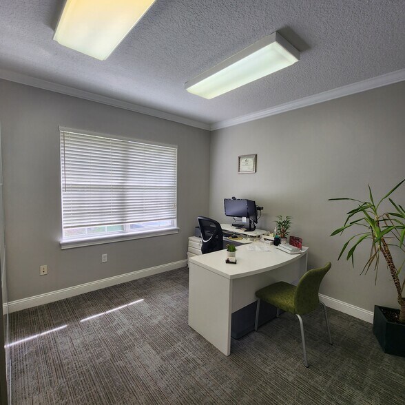 More Photos Of 8833 Perimeter Park Blvd, Jacksonville Medical For Lease