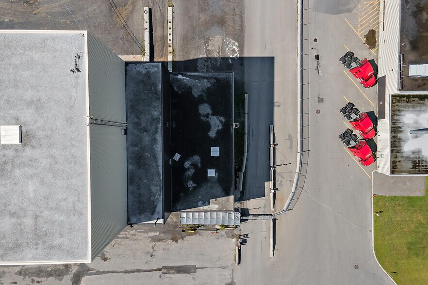 More Photos Of 35-75 Rue De L'acier, Coteau-du-lac Manufacturing For Sale