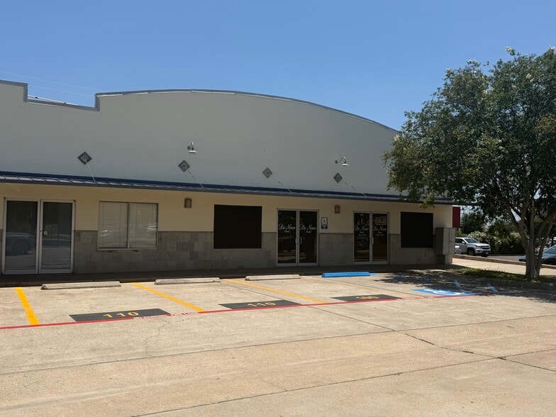 More Photos Of 9803 Sterling Loop, Laredo Storefront Retail Office For Sale