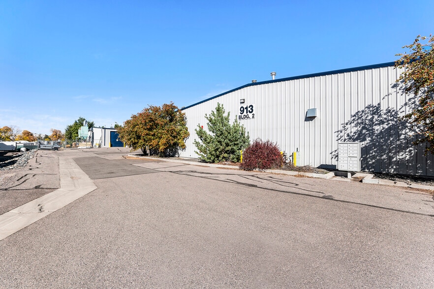 More Photos Of 913 E 75th Ave, Denver Unknown For Lease