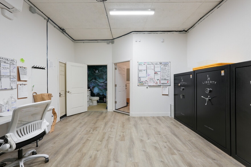 More Photos Of 7050 Martin Luther King Jr Blvd, Portland Freestanding For Lease