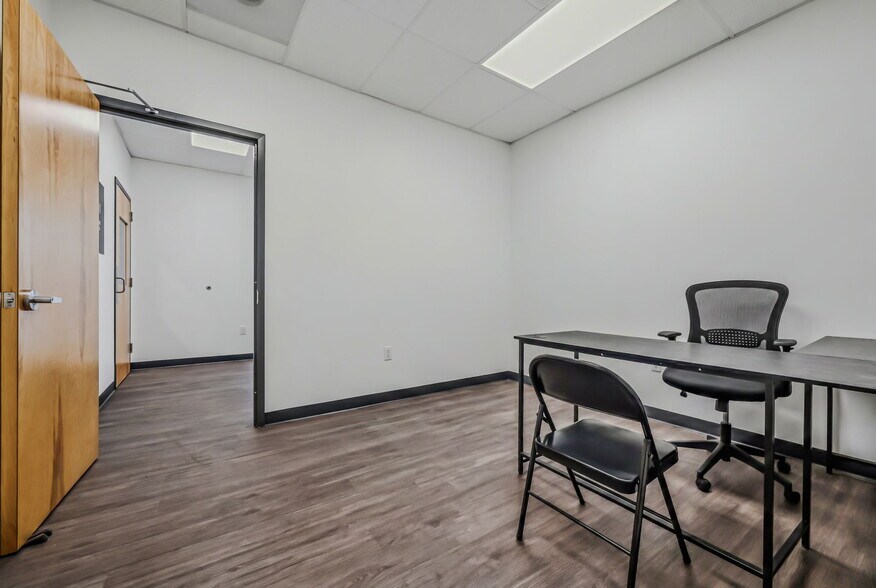 More Photos Of 410 Diamond State Blvd, Middletown Light Distribution For Lease