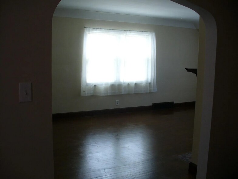 More Photos Of 4494-96 W Jefferson Ave, Ecorse Multifamily For Sale