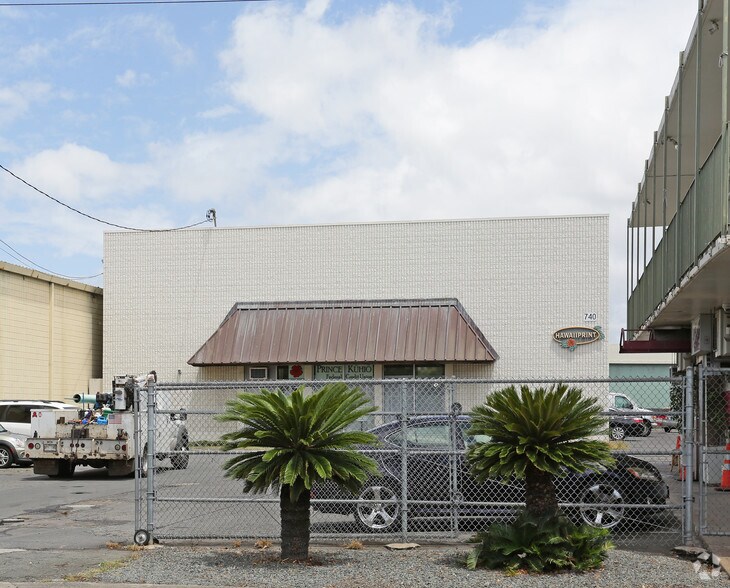 More Photos Of 740 Kohou St, Honolulu Warehouse For Lease