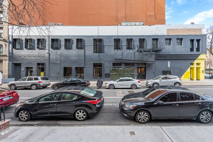 More Photos Of 34 Union Sq E, New York General Retail For Sale