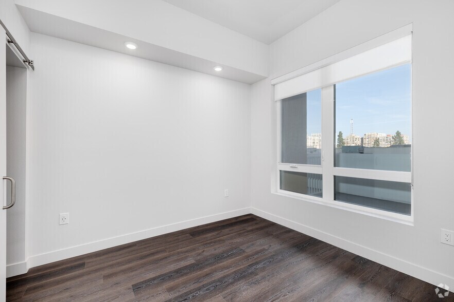 More Photos Of 1340 S Hill St, Los Angeles Apartments For Lease