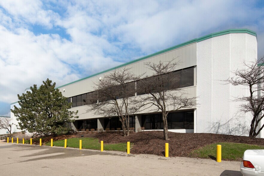 More Photos Of 600-608 Supreme Dr, Bensenville Warehouse For Lease