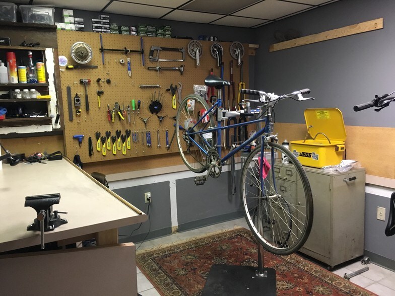 More Photos Of 1507 E Sugar Creek Rd, Charlotte Warehouse For Lease