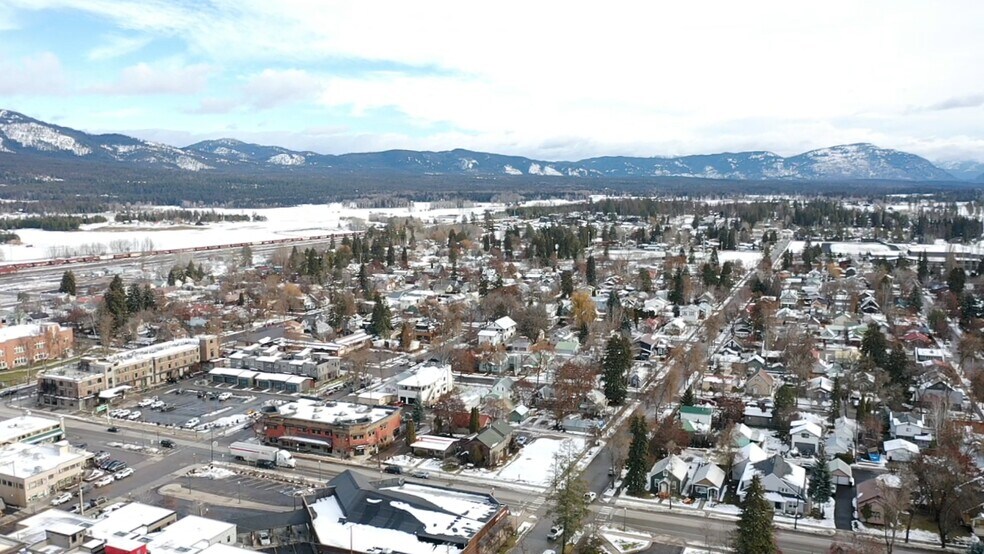 More Photos Of 327 Spokane Ave, Whitefish Flex For Sale