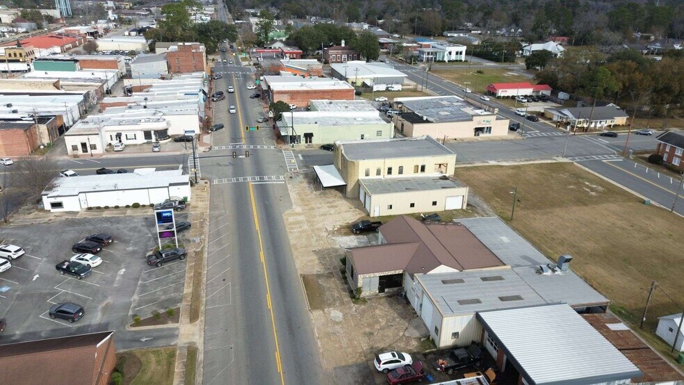 More Photos Of 211 S Hutchinson Ave, Adel Auto Repair For Sale