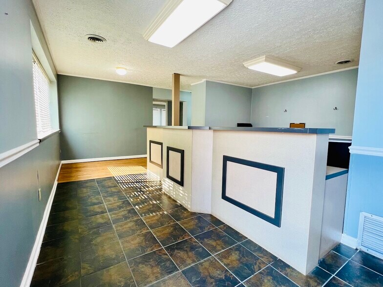 More Photos Of 414 Public Sq, Columbia Office For Sale