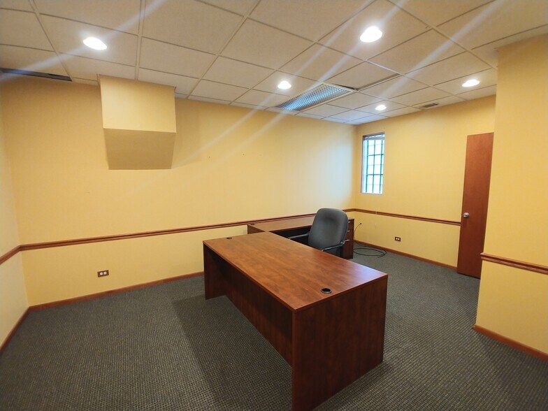More Photos Of 10448 Kedzie, Chicago Office For Sale
