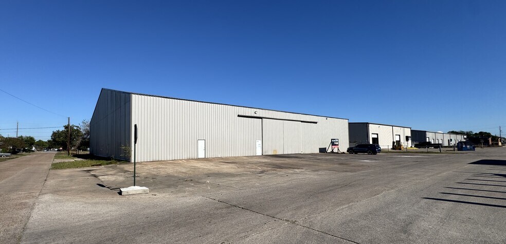 Primary Photo Of 813 Dumont St, South Houston Service For Lease