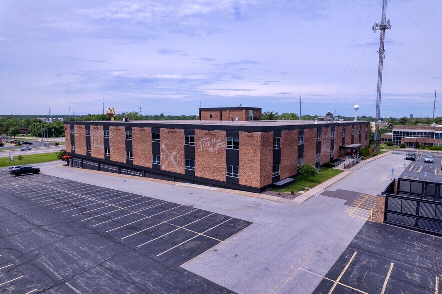 More Photos Of 3253 E Chestnut Expy, Springfield Office For Lease