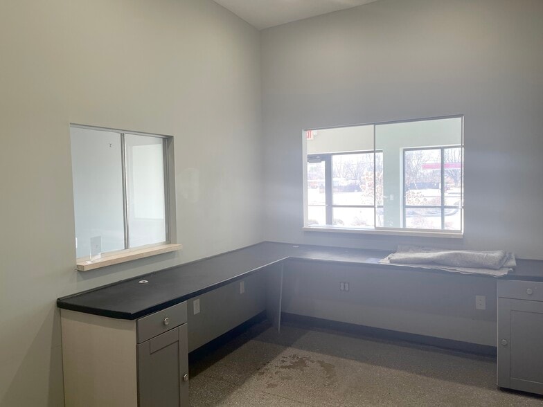 More Photos Of 8511 Madison Ave, Indianapolis Storefront Retail Office For Lease