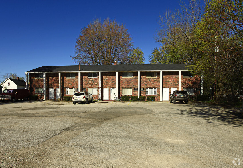 Primary Photo Of 2521 Stoney Ridge Rd, Avon Apartments For Sale