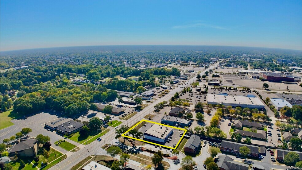 More Photos Of 8017-8067 N Wayne Rd, Westland Storefront For Lease