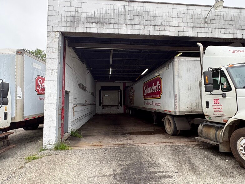 More Photos Of 4315 Walnut St, McKeesport Warehouse For Lease