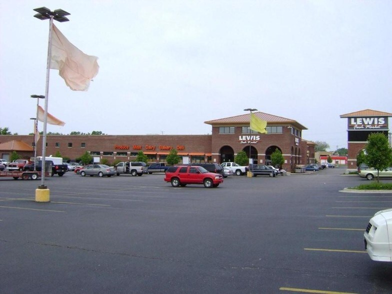 More Photos Of 2601-2709 W Grand Ave, Waukegan Unknown For Lease
