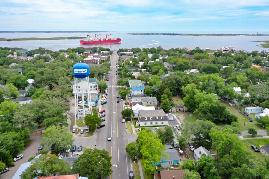 More Photos Of 1501 N Howe St, Southport Freestanding For Sale