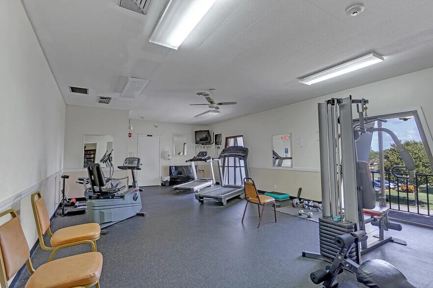 More Photos Of 7290 Covered Bridge Blvd, Lake Worth Specialty For Sale