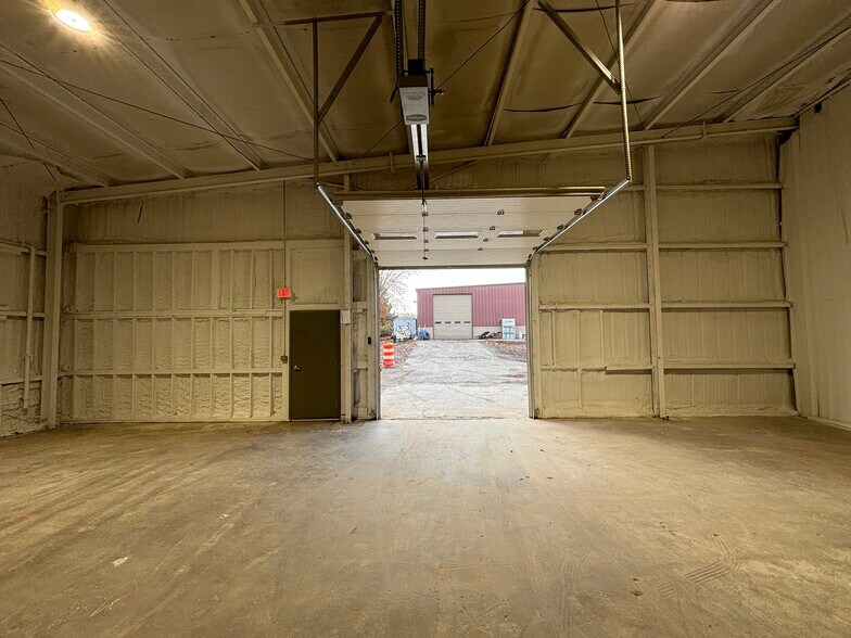 More Photos Of 160 N Ortonville Rd, Ortonville Warehouse For Lease