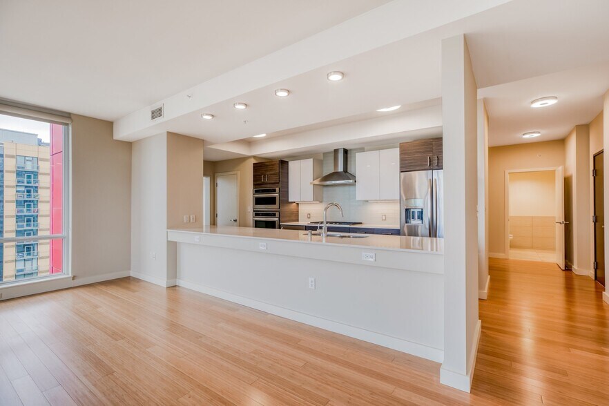 More Photos Of 2105 5th Ave, Seattle Apartments For Lease