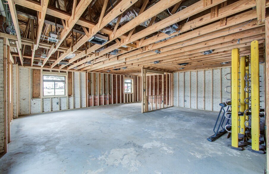 More Photos Of 401 E Main St, Eagle Lake Restaurant For Sale